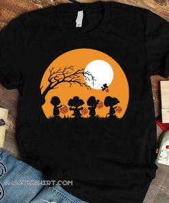Halloween moon snoopy hold pumpkin with woodstock shirt