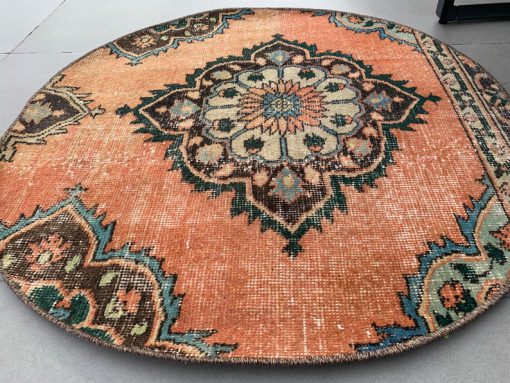 Vintage turkish round carpet 3