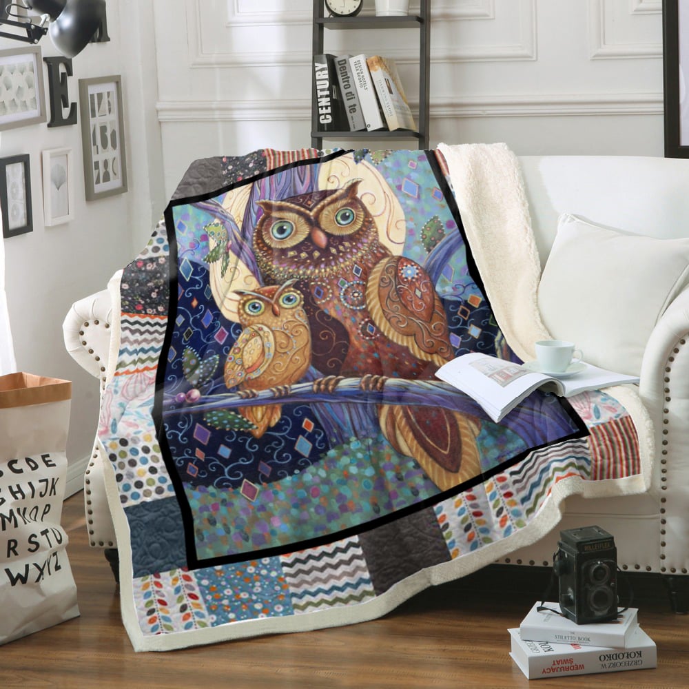 The little owl with mom blanket 1