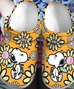snoopy and charlie brown daisy crocs 1