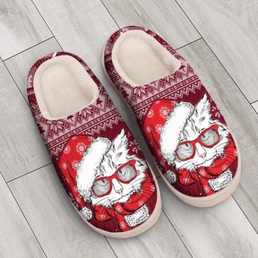 the CAT with santa hat all over printed slippers 4