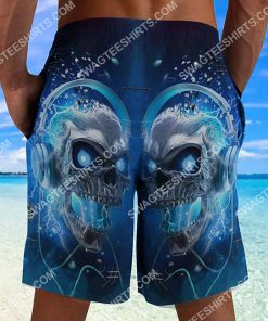 the skull with blue eyes all over printed beach shorts 3(1)