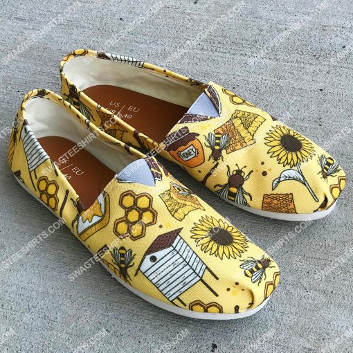 bee lover all over printed toms shoes 2(1)