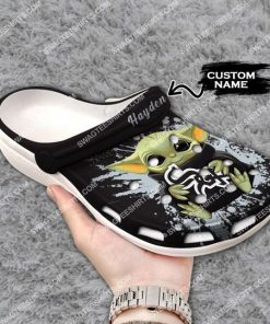 custom baby yoda hold chicago white sox all over printed crocs 3(1)
