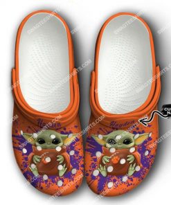 custom baby yoda hold clemson tigers football all over printed crocs 1(1)