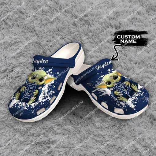custom baby yoda hold detroit tigers all over printed crocs 2(1)