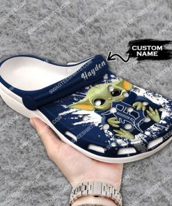 custom baby yoda hold detroit tigers all over printed crocs 3(1)
