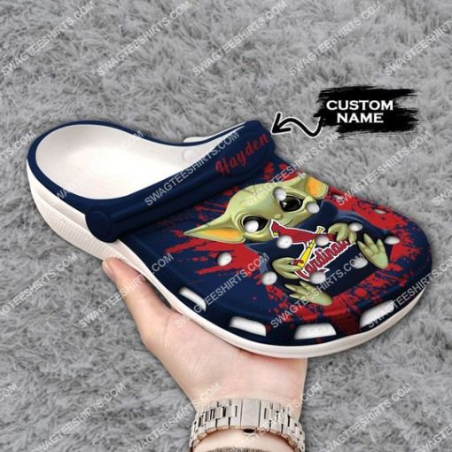 custom baby yoda hold st louis cardinals all over printed crocs 3(1)