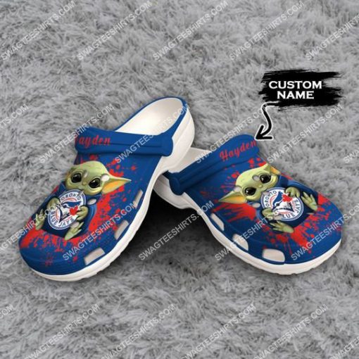 custom baby yoda hold toronto blue jays all over printed crocs 2(1)