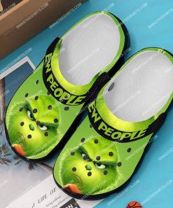 ew people the grinch all over printed crocs 1(1)