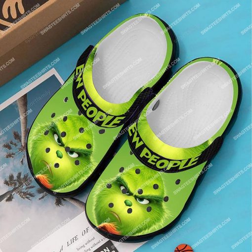 ew people the grinch all over printed crocs 1(1)