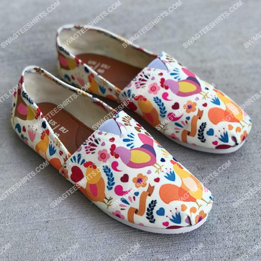 retro chicken and flower all over printed toms shoes 2(1)