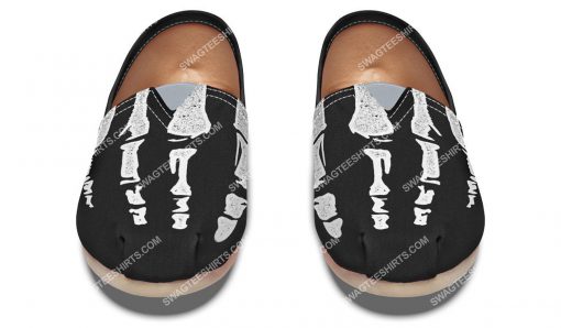 retro skeleton hands all over printed toms shoes 2(1)