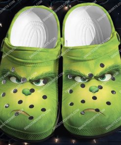 the grinch face all over printed crocs 1(1)