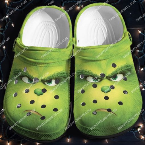 the grinch face all over printed crocs 1(1)