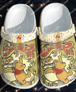 the winnie the pooh all over printed crocs 1(1)