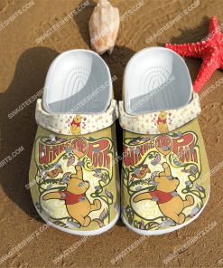 the winnie the pooh all over printed crocs 4(1)