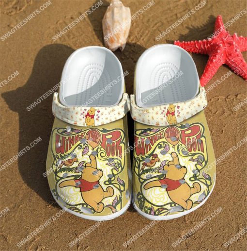 the winnie the pooh all over printed crocs 4(1)