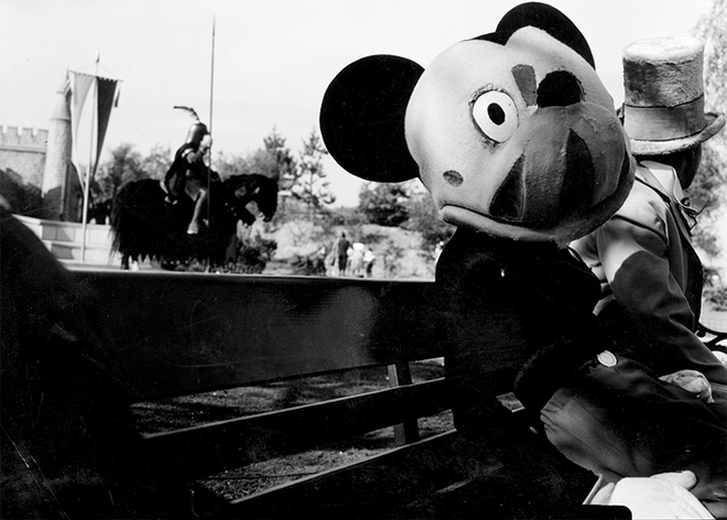 A series of pictures of Mickey Mouse with horror jaws 66 years ago