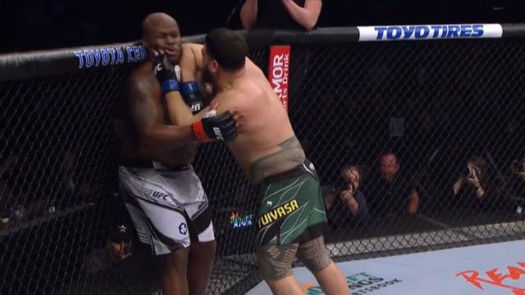Ultimate UFC: Dangerous elbow knocks down the 121kg fortress