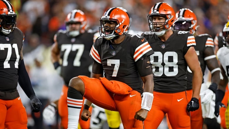 Nick Chubb and Jacoby Brissett lead the Browns beat the Steelers on Thursday Night Football