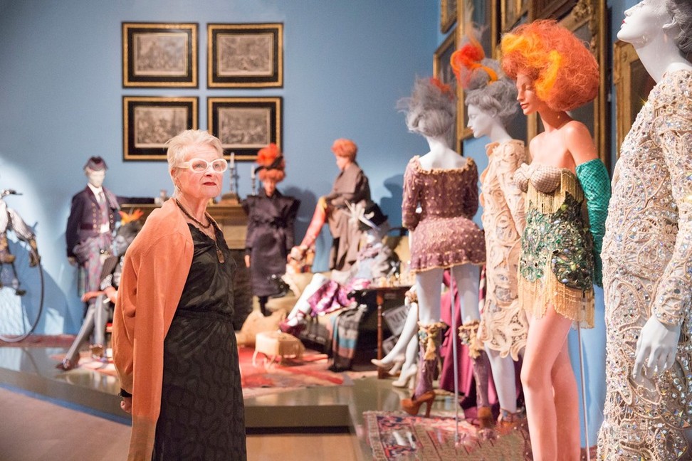 The worldview of "red-haired fairy" Vivienne Westwood through the most impressive catwalks